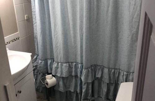 Ocean Bluff-Brant Rock Hütte | Cottage with large yard, parking, and steps to Sunrise Beach in Marshfield!