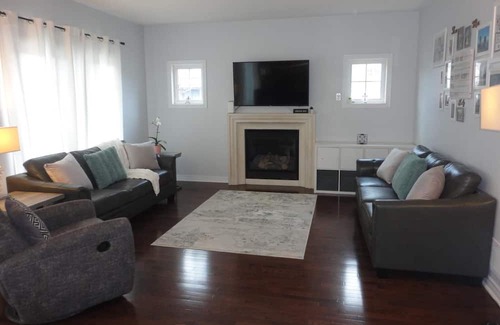 Brampton Haus | A spacious and beautiful corner house in the heart of Brampton.