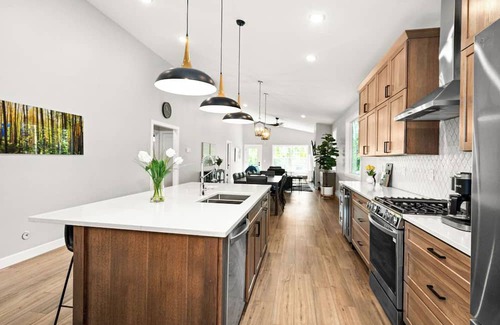Duluth Haus | RiverWest Lakeview - Beautiful 2 BR pet friendly home at the base of Spirit Mtn.