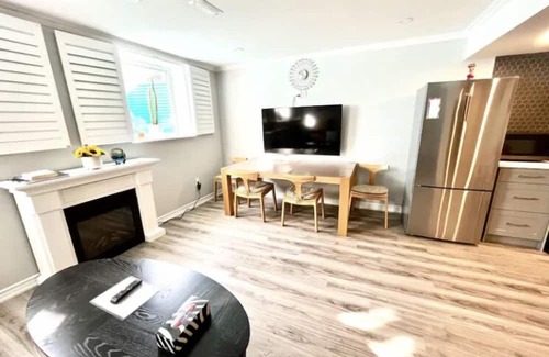 Halton Regional Municipality Haus | Cozy King Bed Entire Suite, middle of Niagara and Toronto, nature surrounded