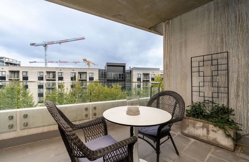 Capital Hill Wohnung | New to VRBO: Spacious APT, 8 mins to Old Parliament House!