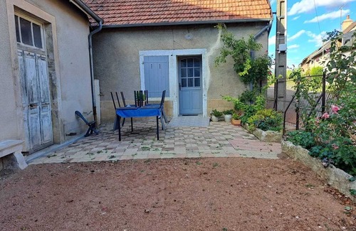 Thoisy-la-Berchere Haus | Homerez - House for 4 ppl. with garden and terrace at Thoisy-la-Berchère