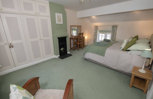 Huggate Hütte | Delightful holiday home in pretty village high in the stunning Yorkshire Wolds