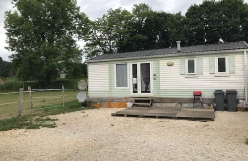 Verlin Haus | Mobilhome au Sein D'une Écurie