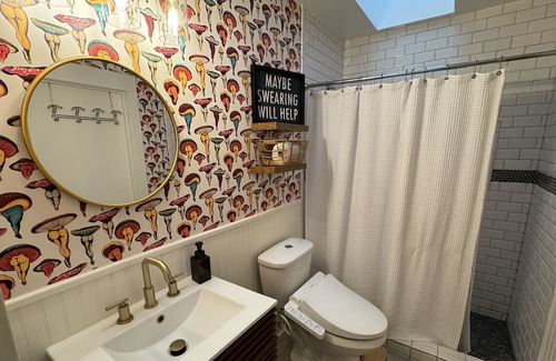 Kennesaw Haus | Secluded Serenity: Cozy Forest Retreat Minutes from Everything!!!