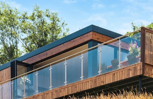 Chittlehamholt Kabine | Discover the epitome of relaxation in the Valley View 3 Bed Lodge, where panoramic views and modern