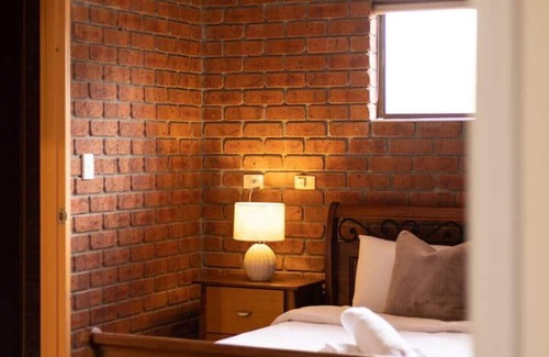 Robertson Haus | 1 Bedroom Comfy Unit Sleep 3 close to mall and bus