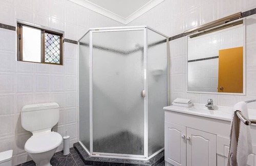 Robertson Haus | 1 Bedroom Comfy Unit Sleep 3 close to mall and bus