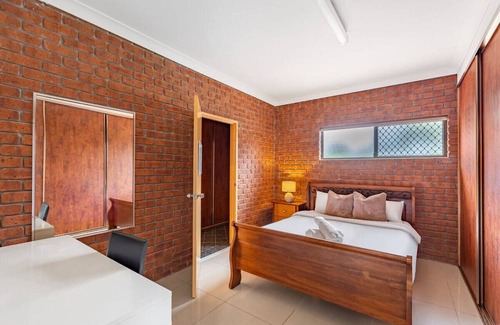 Robertson Haus | 1 Bedroom Comfy Unit Sleep 3 close to mall and bus