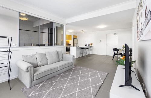 Kelvin Grove Wohnung | Chic Modern Retreat: 1BR Apt w/ pool@Kelvin Grove