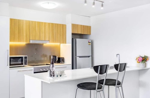 Kelvin Grove Wohnung | Chic Modern Retreat: 1BR Apt w/ pool@Kelvin Grove