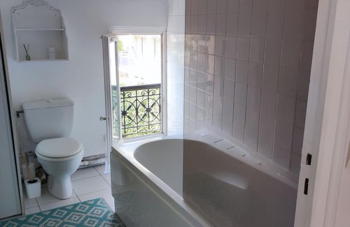 Suresnes Wohnung | Apartment 'Nid Douillet' with Wi-Fi