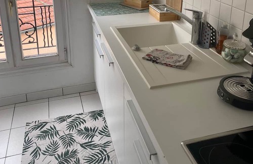 Suresnes Wohnung | Apartment 'Nid Douillet' with Wi-Fi