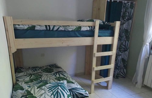 Montjay Haus | Holiday Home 'Gite Aoura - Baronnies Provençales' with Mountain View, Private Terrace and Wi-Fi