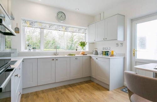 Marianglas Hütte | Gamdda Fawr - a hot tub that sleeps 8 guests in 4 bedrooms