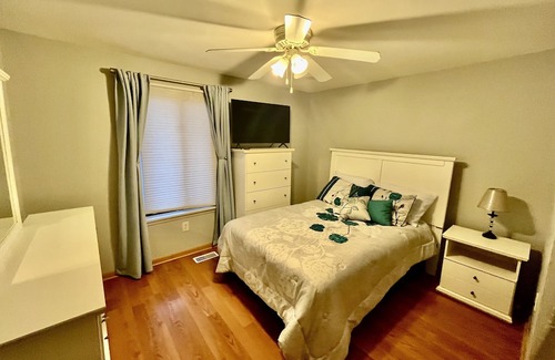 West Henrietta Haus | Cozy raised ranch in West Henrietta