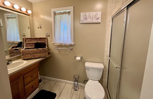 West Henrietta Haus | Cozy raised ranch in West Henrietta