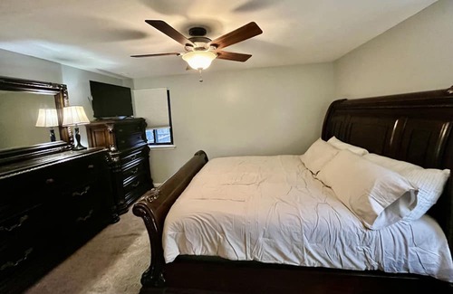 West Henrietta Haus | Cozy raised ranch in West Henrietta