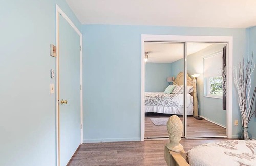 Largo Hotel | 2BR Home near Clearwater Beach with Free Parking, Wi-Fi & Firepit