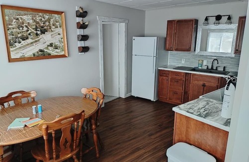 Gibbon Wohnung | A unique one of a kind stay at a former farmers co-op located near downtown