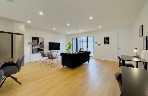 Epsom Haus | Spacious Townhouse in Epsom School Zone