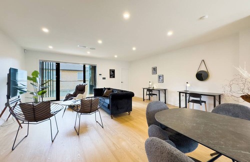 Epsom Haus | Spacious Townhouse in Epsom School Zone