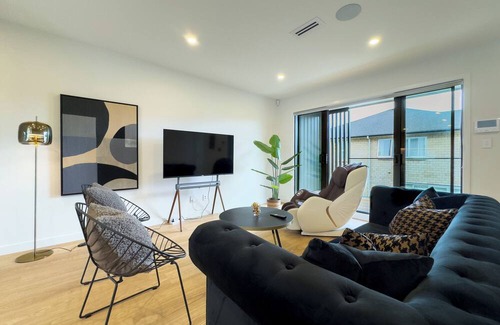 Epsom Haus | Spacious Townhouse in Epsom School Zone