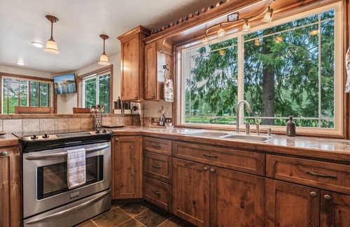 Athol Kabine | Beautiful Lake Cabin on Kelso Lake, Idaho! Close to Silverwood!