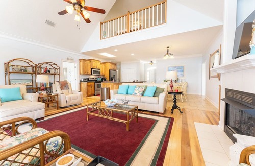 Meridian Haus | Deepwater Dock, Kayaks, Marsh Views, Sleeps 10!