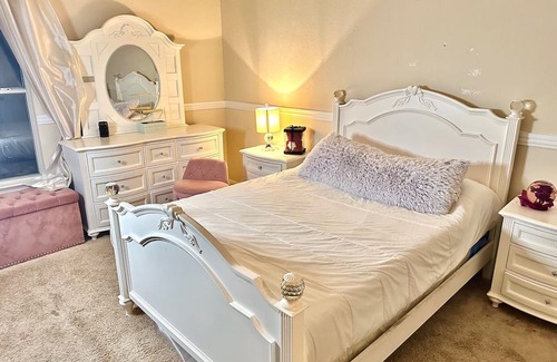 Manor Haus | Beautiful spacious house with pool and large backyard, North Austin