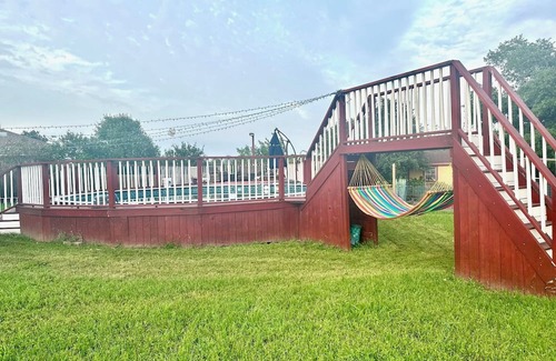Manor Haus | Beautiful spacious house with pool and large backyard, North Austin