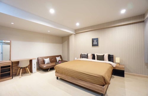 Samran Rat Wohnung | Best & Cheap private room near Khaosan/Chinatown 5 mins to MRT Samyot (409)