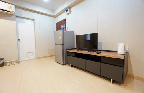 Samran Rat Wohnung | Best & Cheap private room near Khaosan/Chinatown 5 mins to MRT Samyot (409)