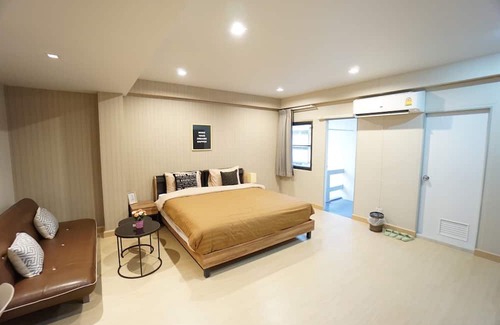 Samran Rat Wohnung | Best & Cheap private room near Khaosan/Chinatown 5 mins to MRT Samyot (409)