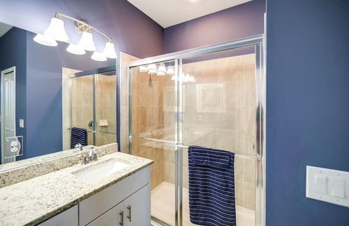 Gateway Haus | Fort Myers Retreat: Screened Porch & Resort Perks!