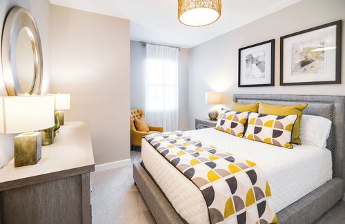 Gateway Haus | Fort Myers Retreat: Screened Porch & Resort Perks!