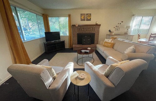 Cascade Haus | The Bee Hive - with Swimming Pool!