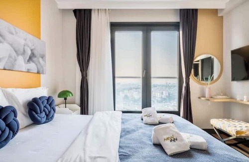 Kagithane Wohnung | Zen - 1BD Apt w/ City Views & Balcony