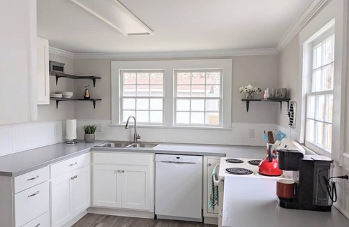 Clayton Haus | Quaint Hideaway in the Heart of Clayton