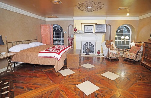 Skiatook Haus | Skyview Tulsa Luxury Venue sleeps 25+