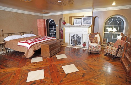 Skiatook Haus | Skyview Tulsa Luxury Venue sleeps 25+