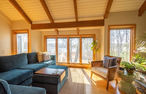 Selby-on-the-Bay Hütte | Waterfront nature retreat, contemporary home w/pier by Annapolis. Pet Friendly!