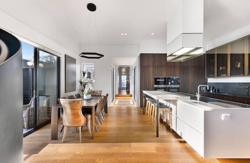 Auckland Haus | Executive Residence with Spa! Long Stays Welcome