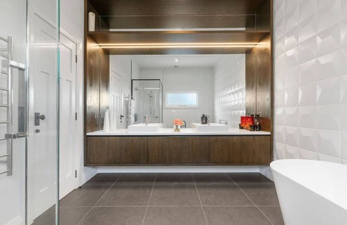 Auckland Haus | Executive Residence with Spa! Long Stays Welcome