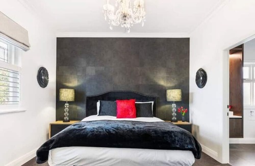 Auckland Haus | Executive Residence with Spa! Long Stays Welcome