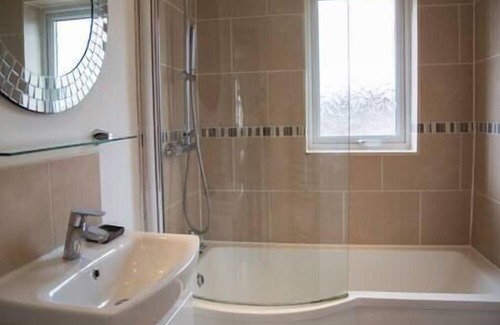 Lillington Haus | Spacious 3 bed house with parking