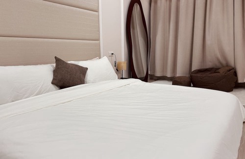 Zhongshan Eigentumswohnung | 2 mins walk to the MRT! Family-sized condo with reading area, 8 min night market