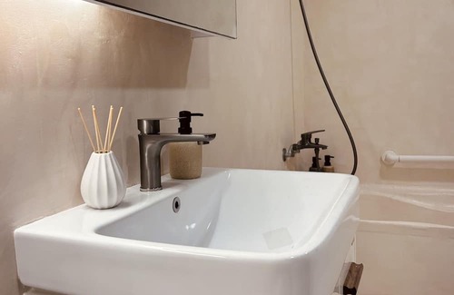 Zhongshan Eigentumswohnung | 2 mins walk to the MRT! Family-sized condo with reading area, 8 min night market