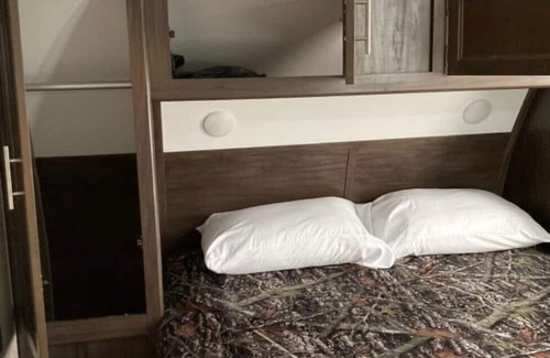 Goodsprings Haus | 2019 Forest River RV Cherokee Grey Wolf 29TE