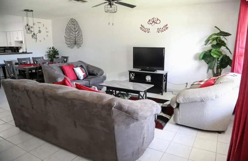 Bahama Reef Haus | Spacious 3 Bed -Central location